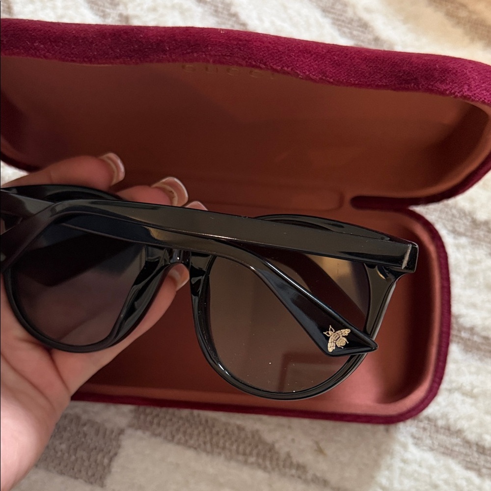 Gucci Black Round Acetate Sunglasses with Gold Logos - Picture 2 of 2